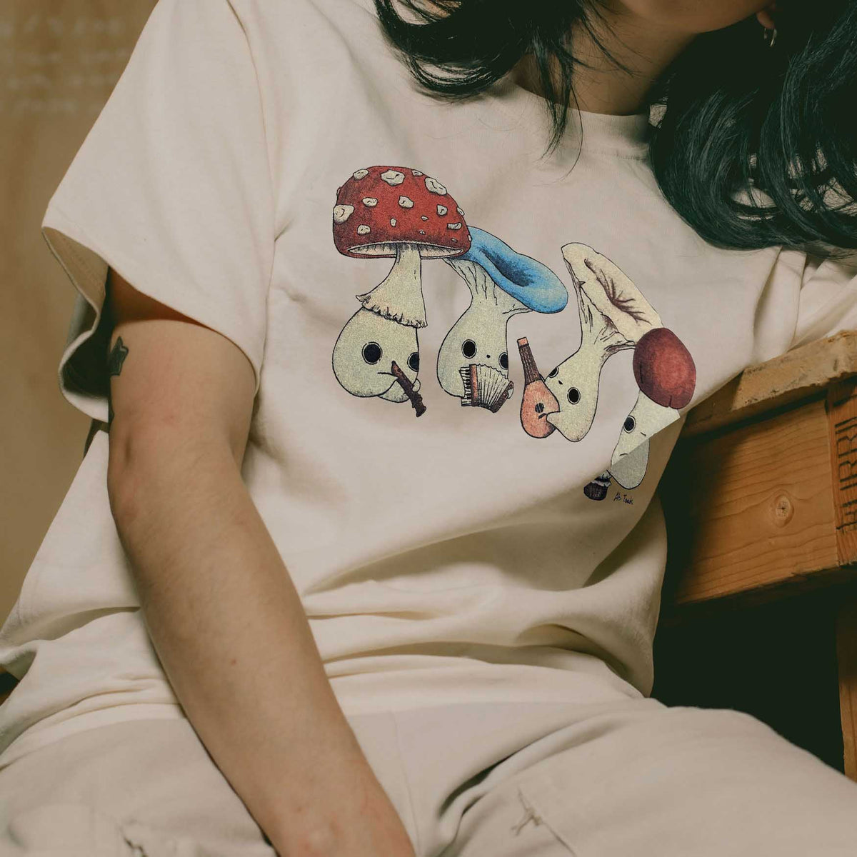 Abi Toads Fungi Tan tee